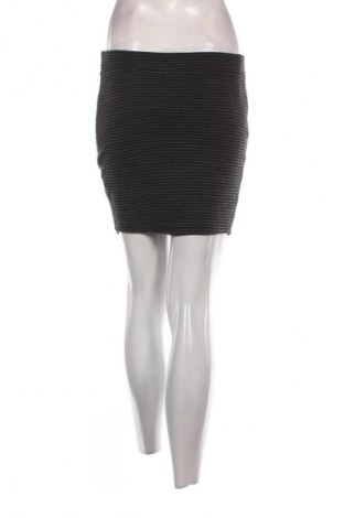 Sukně Sisters, Velikost S, Barva Černá, Cena  49,00 Kč