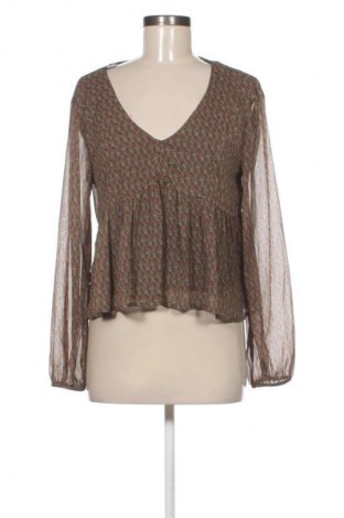 Dámská halenka Pull&Bear, Velikost L, Barva Vícebarevné, Cena  229,00 Kč