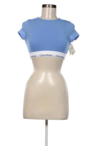 Γυναικείο t-shirt Calvin Klein, Μέγεθος S, Χρώμα Μπλέ, Τιμή 14,99 €