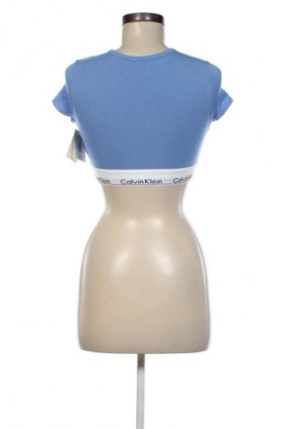 Γυναικείο t-shirt Calvin Klein, Μέγεθος S, Χρώμα Μπλέ, Τιμή 14,99 €