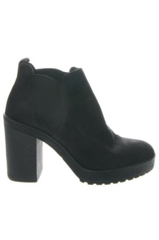 Дамски боти Bershka, Размер 39, Цвят Черен, Цена 16,82 €