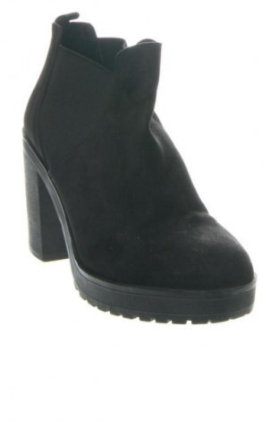 Дамски боти Bershka, Размер 39, Цвят Черен, Цена 16,82 €