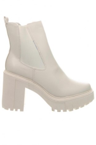 Дамски боти Madden Girl, Размер 40, Цвят Бял, Цена 71,58 €