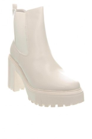 Дамски боти Madden Girl, Размер 40, Цвят Бял, Цена 71,58 €