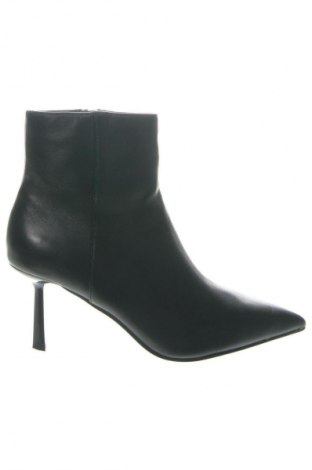 Дамски боти Steve Madden, Размер 39, Цвят Черен, Цена 48,57 €