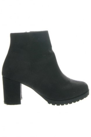 Дамски боти Unbranded, Размер 39, Цвят Черен, Цена 18,27 €