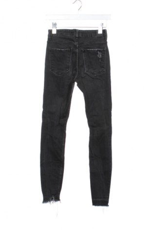 Damskie jeansy Bershka, Rozmiar XS, Kolor Czarny, Cena 27,81 zł