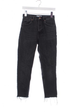 Дамски дънки Bershka, Размер XS, Цвят Сив, Цена 6,13 €