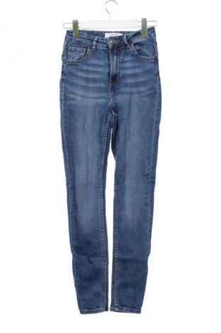 Γυναικείο Τζίν Reserved, Μέγεθος XS, Χρώμα Μπλέ, Τιμή 4,99 €