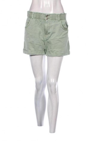 Γυναικείο κοντό παντελόνι Bershka, Μέγεθος M, Χρώμα Πράσινο, Τιμή 5,99 €