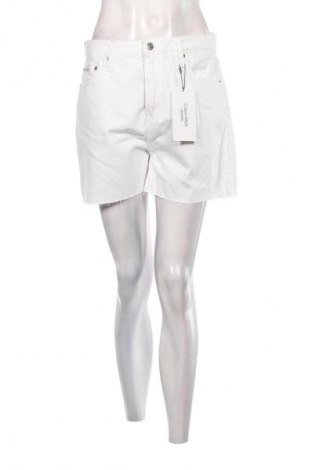 Дамски къс панталон Calvin Klein Jeans, Размер S, Цвят Бял, Цена 61,35 €, #134674801