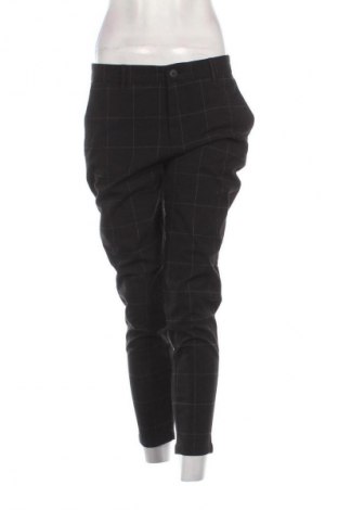 Γυναικείο παντελόνι Bershka, Μέγεθος L, Χρώμα Μαύρο, Τιμή 1,99 €