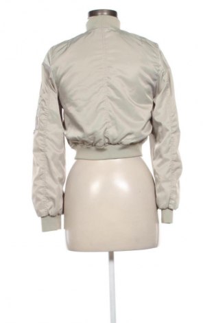 Дамско яке Pull&Bear, Размер XS, Цвят Зелен, Цена 6,13 €