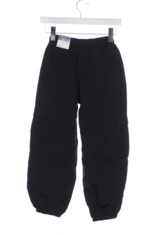 Παιδικό παντελόνι Yfk, Μέγεθος 8-9y/ 134-140 εκ., Χρώμα Μαύρο, Τιμή 1,99 €