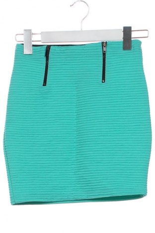 Пола Bershka, Размер XS, Цвят Зелен, Цена 3,57 €