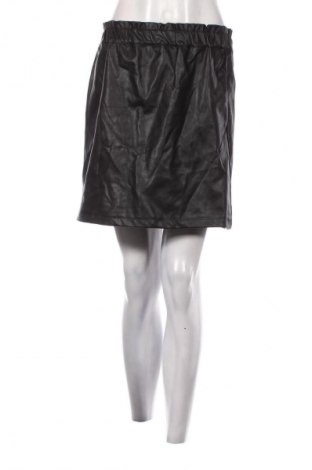 Пола H&M Divided, Размер M, Цвят Черен, Цена 2,04 €