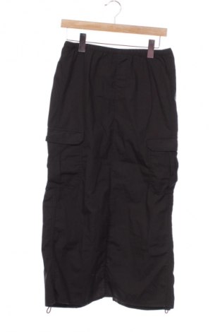 Пола H&M Divided, Размер XS, Цвят Черен, Цена 2,04 €