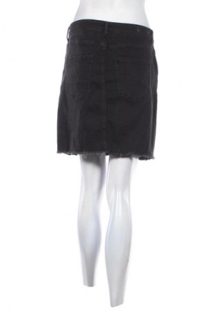 Пола Pieces, Размер M, Цвят Черен, Цена 3,57 €