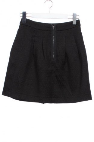 Пола Stradivarius, Размер XS, Цвят Черен, Цена 3,57 €