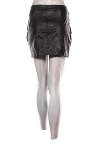 Пола Stradivarius, Размер S, Цвят Черен, Цена 6,64 €