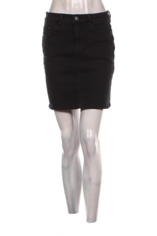 Пола Vero Moda, Размер M, Цвят Черен, Цена 2,04 €