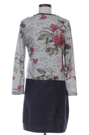 Šaty  4me, Velikost M, Barva Vícebarevné, Cena  79,00 Kč