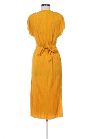 Kleid Bershka, Größe M, Farbe Gelb, Preis 25,99 €