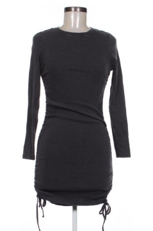 Sukienka Cropp, Rozmiar S, Kolor Szary, Cena 25,70 zł