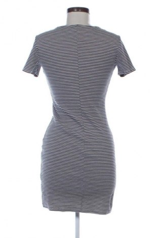 Рокля Monki, Размер S, Цвят Многоцветен, Цена 7,66 €