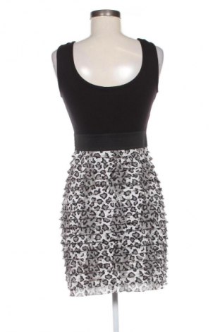 Рокля New Look, Размер M, Цвят Многоцветен, Цена 5,61 €