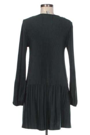 Рокля Stradivarius, Размер M, Цвят Зелен, Цена 9,71 €