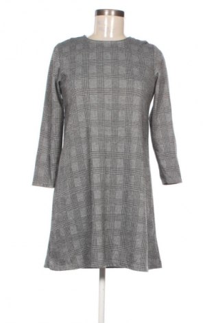 Рокля Stradivarius, Размер S, Цвят Многоцветен, Цена 2,04 €