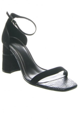 Σανδάλια Bershka, Μέγεθος 40, Χρώμα Μαύρο, Τιμή 6,99 €