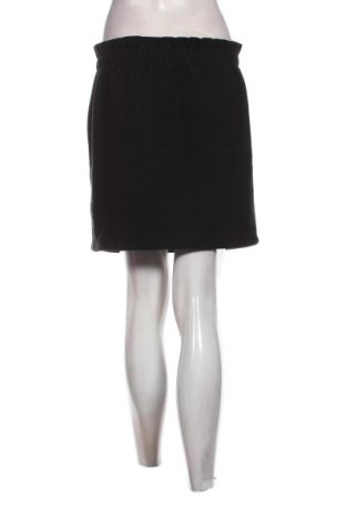 Пола Bershka, Размер S, Цвят Черен, Цена 2,04 €