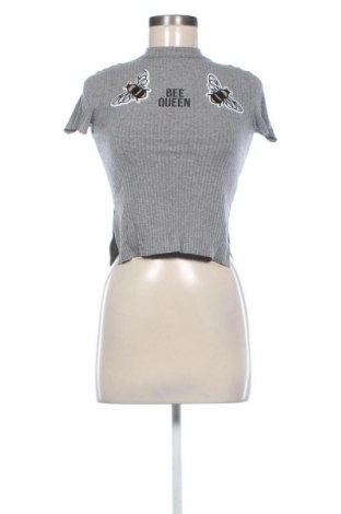 Дамска блуза Bershka, Размер XS, Цвят Сив, Цена 8,18 €