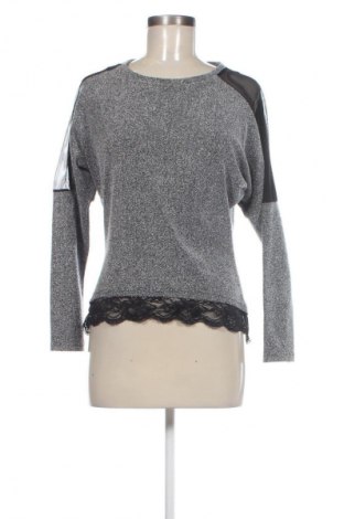 Dámská halenka Me & Me, Velikost S, Barva Šedá, Cena  49,00 Kč