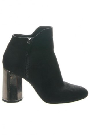 Дамски боти Bershka, Размер 38, Цвят Черен, Цена 19,49 €