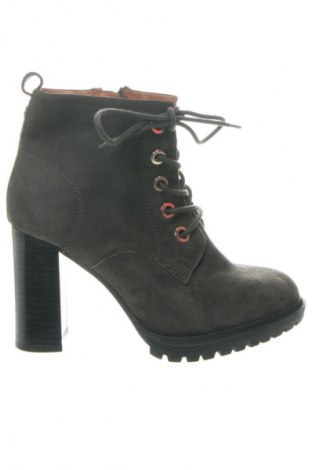 Дамски боти Caprice, Размер 38, Цвят Зелен, Цена 55,50 €