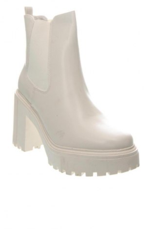 Дамски боти Madden Girl, Размер 39, Цвят Бял, Цена 38,34 €