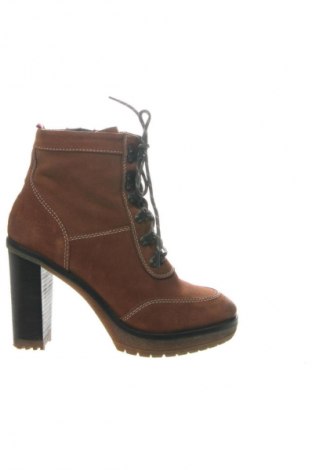 Дамски боти Tommy Hilfiger, Размер 40, Цвят Кафяв, Цена 37,83 €