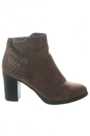 Дамски боти Unbranded, Размер 37, Цвят Бежов, Цена 32,21 €