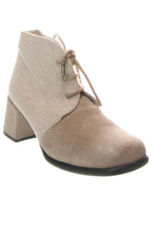Дамски боти Unbranded, Размер 40, Цвят Бежов, Цена 31,67 €