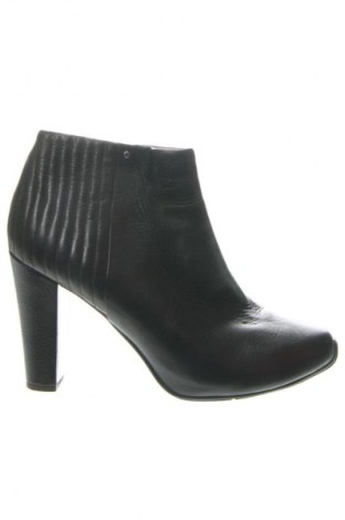 Дамски боти Kenneth Cole, Размер 39, Цвят Кафяв, Цена 28,94 €