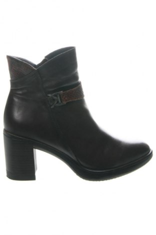 Дамски боти Unbranded, Размер 39, Цвят Кафяв, Цена 35,79 €