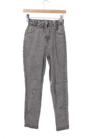 Дамски дънки Bershka, Размер XXS, Цвят Сив, Цена 3,57 €