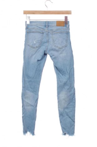 Damskie jeansy Bershka, Rozmiar XS, Kolor Niebieski, Cena 13,99 zł