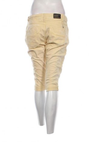 Дамски дънки Bershka, Размер M, Цвят Жълт, Цена 10,32 €