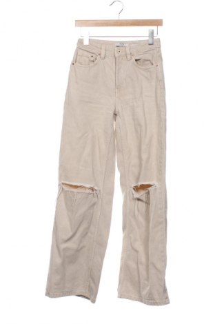 Дамски дънки Bershka, Размер S, Цвят Бежов, Цена 17,90 €