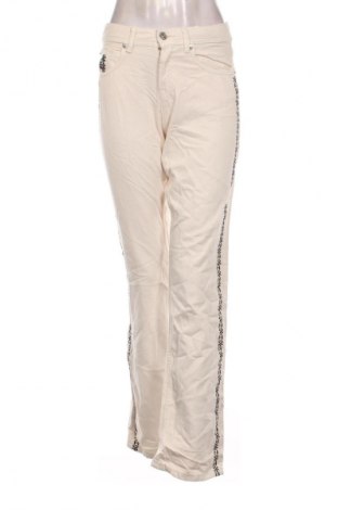 Γυναικείο Τζίν Stradivarius, Μέγεθος S, Χρώμα Εκρού, Τιμή 8,99 €