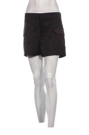 Дамски къс панталон Cropp, Размер M, Цвят Черен, Цена 6,64 €